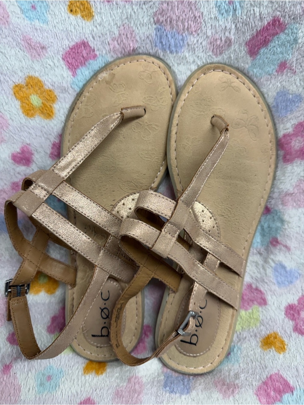 b.o.c. Metallic Rose Gold T-Strap womens Sandals